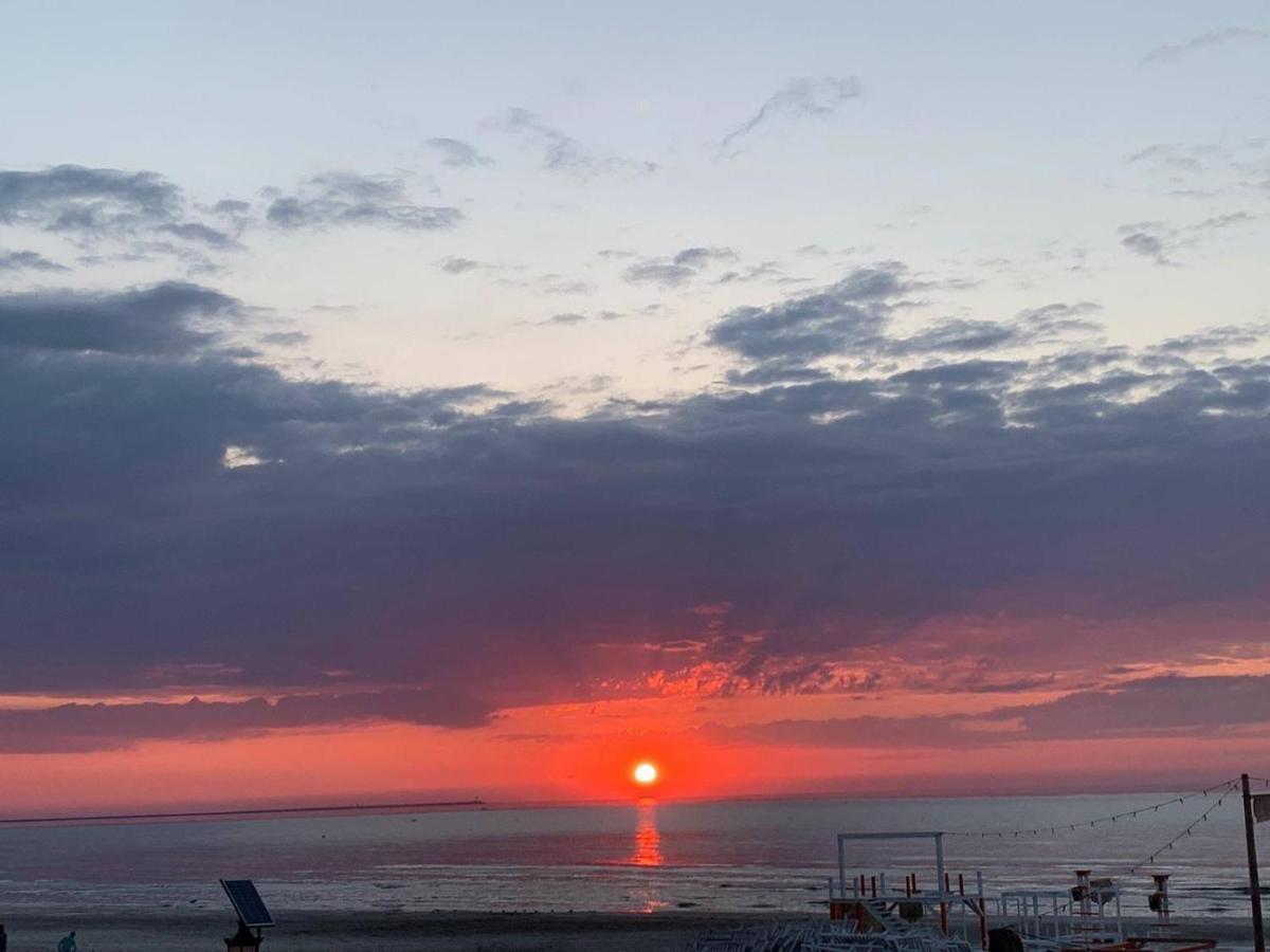 Wave 2 Mamaia Prima Linie Vedere La Mare 120Mp Navodari Bagian luar foto